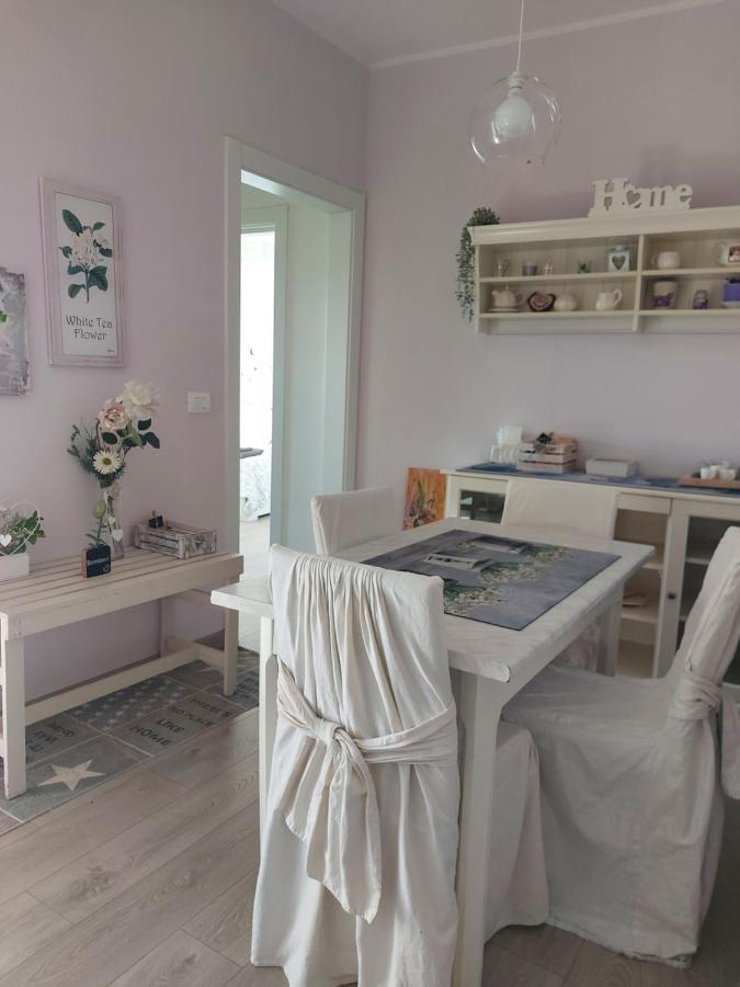 La Pineta - Delightful Small Apartment Near The City Center L'Aquila Eksteriør billede